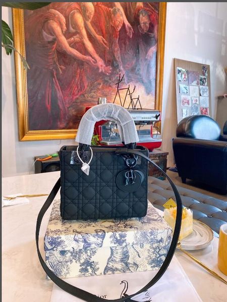 

2020 ladies new all-match fashion simple ladies leather handbag shoulder bag ladies classic business bag elegant backpack