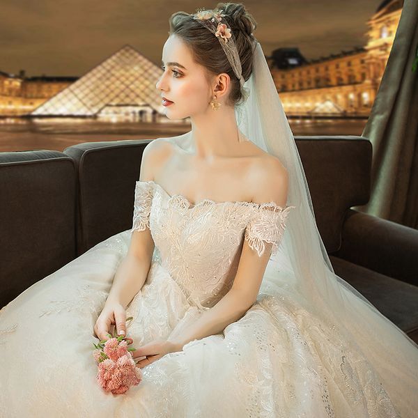 

fine new winter word shoulder long tail white simple thin wedding dress