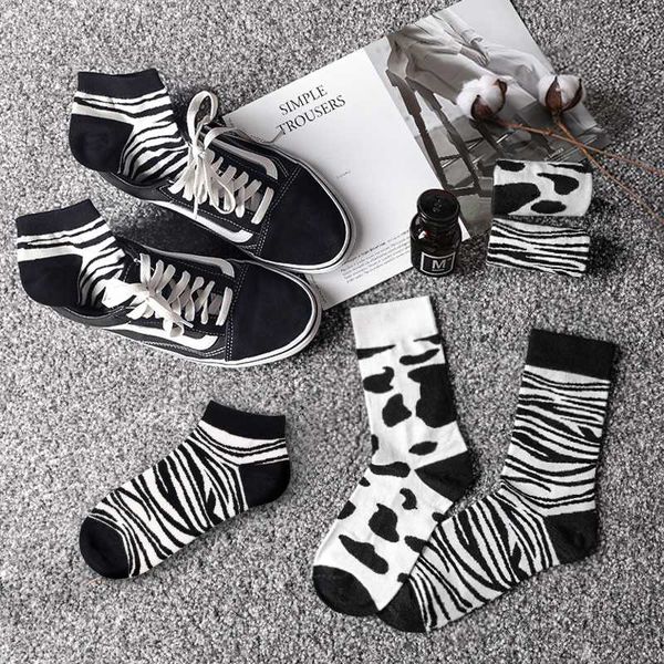 

4 pairs korean retro socks female fashion trend black and white cow zebra socks hip hop skateboarding sports casual tide, Black;white