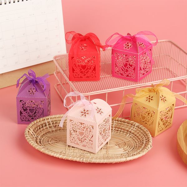 

25pcs/set love heart laser cut hollow carriage favors gifts candy boxes with ribbon baby shower wedding party supplies