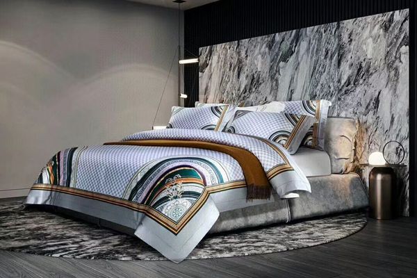 

лучший quailty 100 cotton luxury design печати марка размера король королева quilts gold brand wedding серебристые наборы постельных принадл