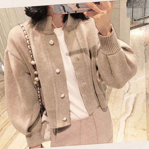 

2018 new winter pearl clasp with short loose lantern sleeve sweater cardigan knitting coat, White;black