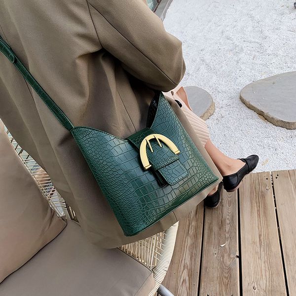 

high-end french niche bag 2020 new fashion retro all-match net red shoulder messenger bag tote ins