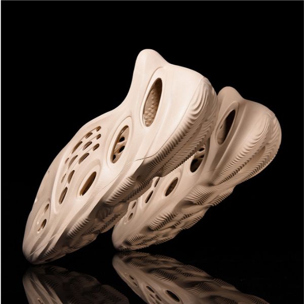 

2020 new summer couple holes sandals men sandals rubber men eva garden shoes black crocse adulto cholas coconut shoes