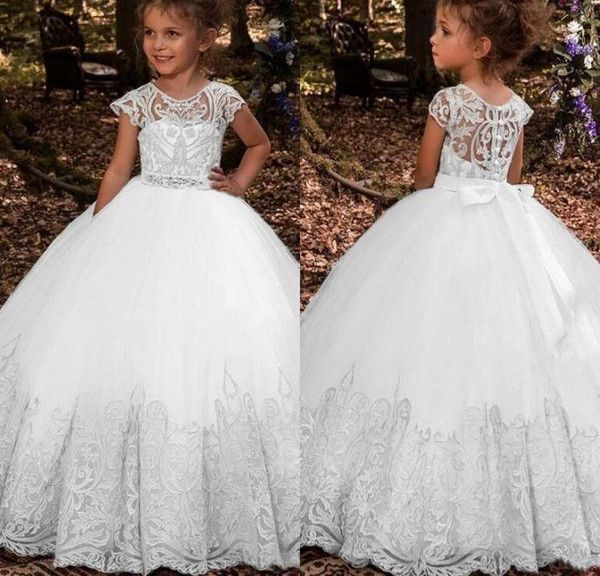 2021 günstig auf Lager Blumenmädchenkleider für Hochzeit Flügelärmel Spitze appliziert Pagenat-Kleid des kleinen Mädchens Schleife Gürtel geschwollene Prinzessin AL2200