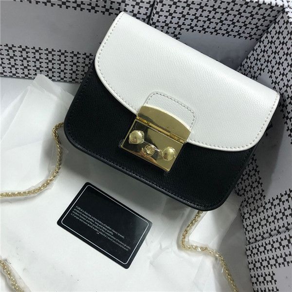 

2020 ins new fashion joker classic leather shoulder bag ladies casual daily messenger bag color matching chain small square bag card holder