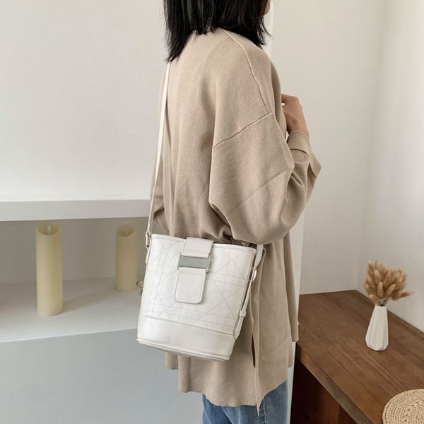 

2020 new fashion tide texture oil wax leather rhombus bucket bag handbags shoulder bag women