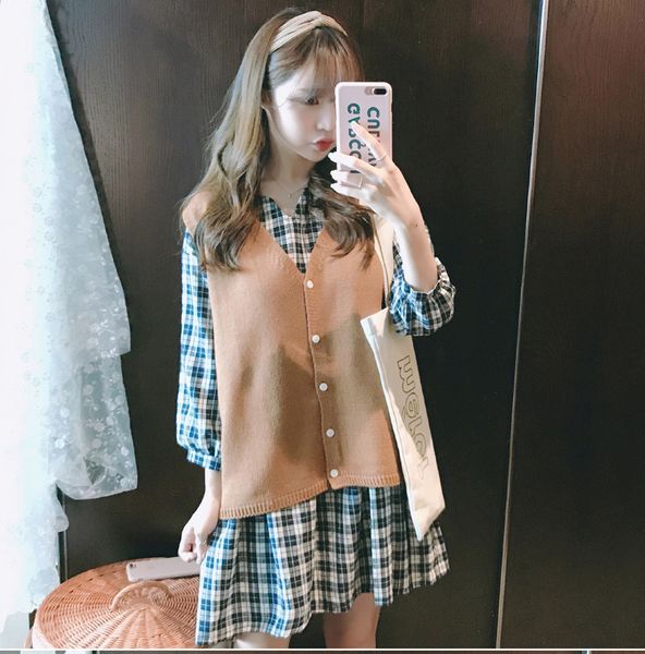 

new solid loose sleeveless sweater spring autumn 2019 women's vest fashionable knitted vest v neck joker knitted wool, Black;white