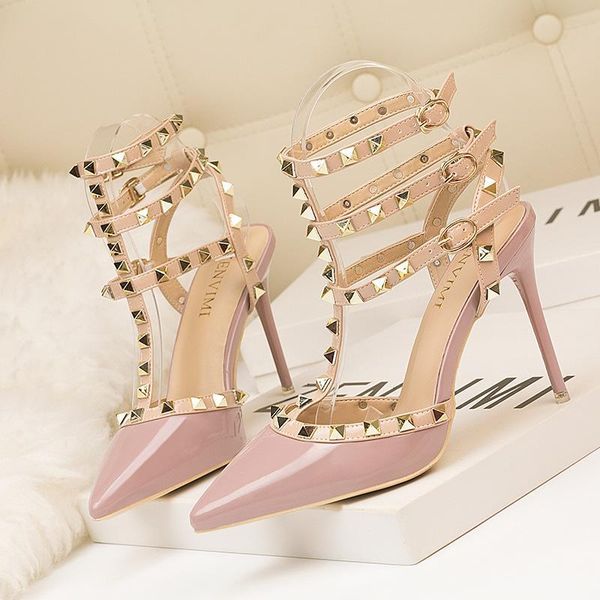 

new out roman fashion sandals fine high-heeled bright spikeswestern style nightclub fine heels lacquer leather metal rivets, Black