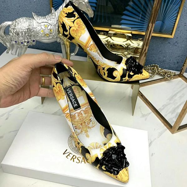 

2020 french ladies' high heels. the upper material is made of brand-specific fabrics. outdoor luxury casual shoes. with high 11