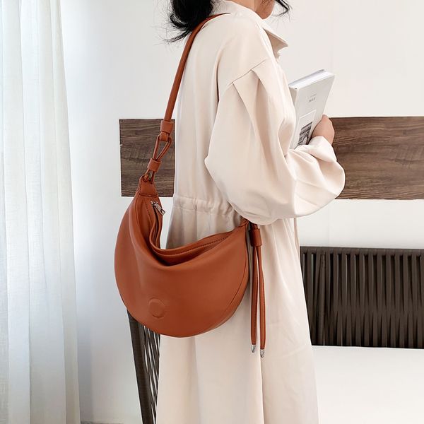 

2020 new shoulder bag women's casual fashion korean half-moon bag ladies simple