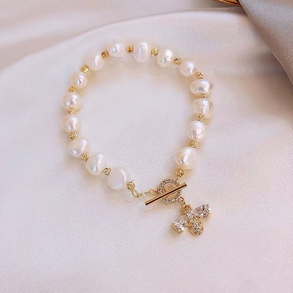 

korean simple fashion rhinestones small bee pendant natural pearl bracelet temperament graceful women girl jewelry accessories, Golden;silver