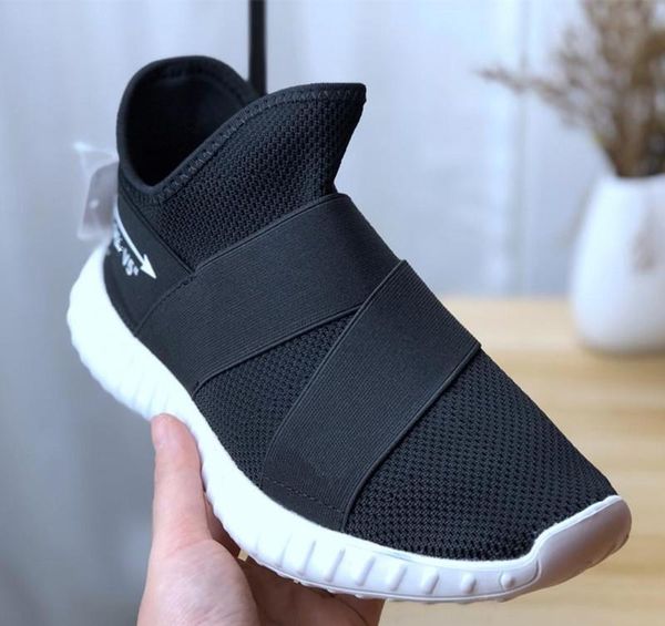 yeezy 700 negras con blanco