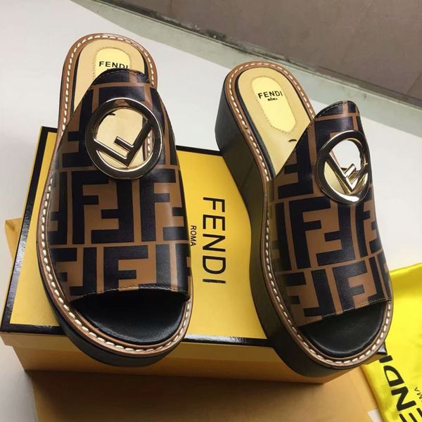 

New fashionable women's slippers F slippers Simple generous and comfortable Ladies'Thick-soled Shoes slippers Dermal Material size 35-43