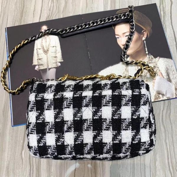 

new autumn and winter 2020 bag women's bag with sidearm lingge chain tramp