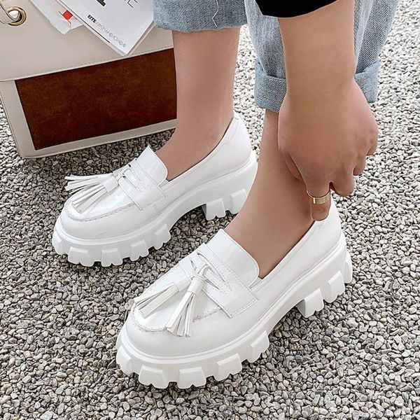 

doratasia 2020 горячих продаж натуральной кожи удобной обувь женщина квартира платформа поскользнуться на fringe flats женщина обуви, Black