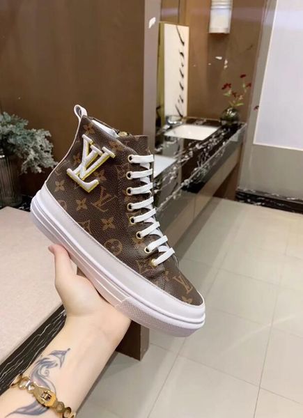 

2020 mens and womens fashion leather thong sandals with gold-toned detail causal slippers beach flats rubber flip flops 157, Black