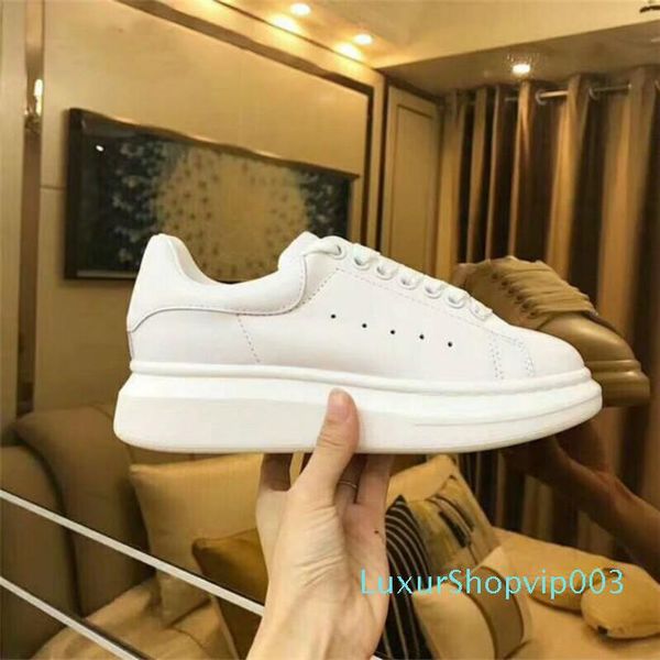 

with box] 2020 velvet black mens womens chaussures shoe beautiful platform casual sneakers designers shoes leather solid colors dress gm142