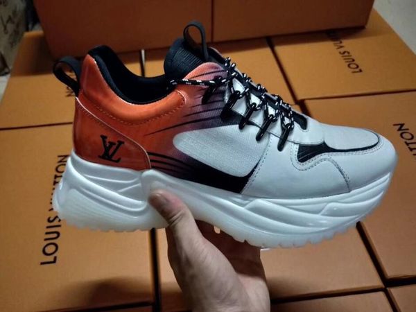 

2019 лучшие новые роскошные дизайнеры представляет новый тройной-S 17FW Повседневная