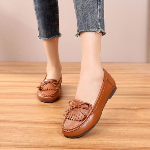 

весна и осень удобная плоская нижняя материнская обувь среднего возраста и старая кожаная обувь женщины мелкий рот мягкая нижняя мода, Black