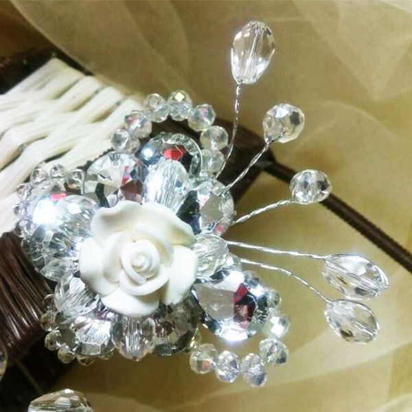 

exquisite white crystal beaded bridal hair accessories7