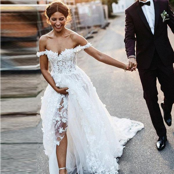 

Amazing A Line Lace Wedding Dresses Off The Shoulder 3D Appliqued Bohemian Bridal Gowns Sweep Train Tulle vestido de novia