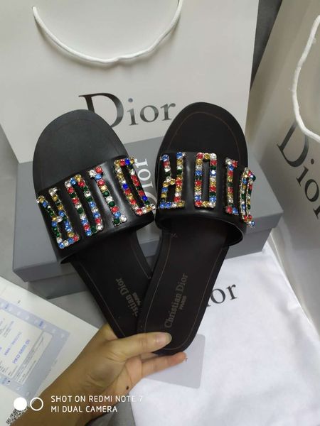 

2020 new models, the designer design the highest quality pearl flat sandals, simple, high-end, stylish, Black