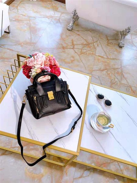 

designer luxury handbags purses women fashion versatile shoulder bag simple generous smile bag classic tote ba