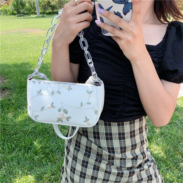 

2020 new ladies armpit bag fashion baguette bag korean version fresh and casual messenger chain armpit women