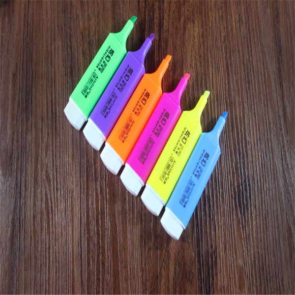 Marcatori 6pcs / set Cartoonery cartoon colorato penna fluorescente highlighter colore segno carino tipo coreano con marcatore di caramelle