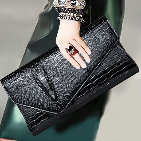

the new factory direct wholesale crocodile pattern shoulder diagonal ms. clutch evening bag packet female material: pu, Black;red