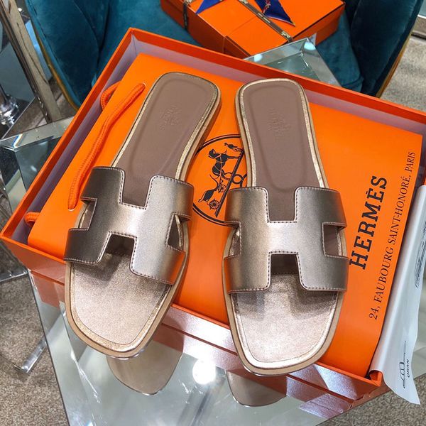 

New fa hion luxury de igner women hoe flat lipper genuine leather bottom andal ummer broken drill beach flip flop with box