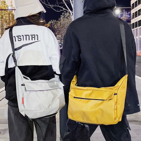 

2020 new original design fashion street messenger bag shoulder bag & polyester material width 33cm height 31cm thickness 17cm