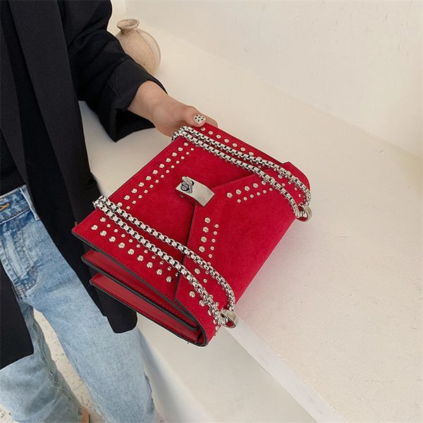 

дизайнер сумки на ремне scrub кожи малого плеча сумка для женщин цепи rivet замка crossbody сумка женского путешествия мини-сумки 1