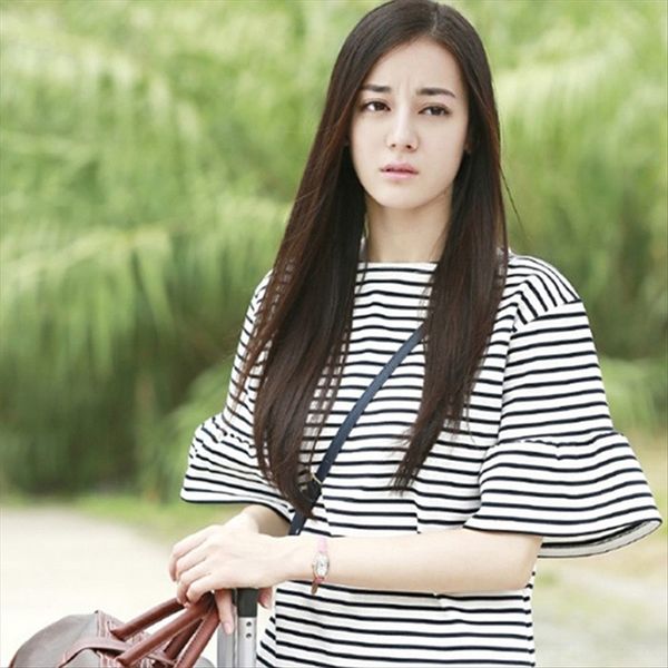 

dilireba black and white striped horn horn half loose trumpet sleeve short sleeve simple t-shirt female