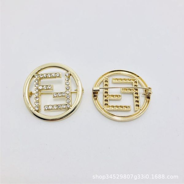 

Новая модная брошь с бриллиантовыми буквами груша с бриллиантом