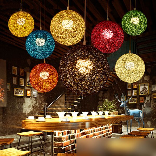 Personalità creativa Lampade a sospensione colorate Ristorante Bar Cafe Lampade Rattan Field Pasta Ball E27 droplight di EMS