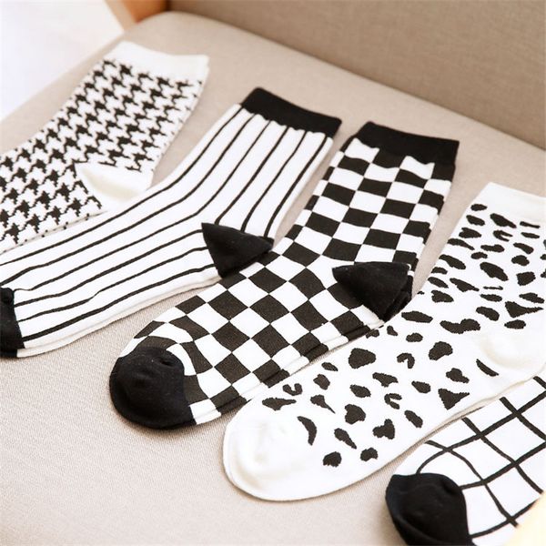 

fashion men's sock black and white stripes grid novelty tube socks winter sporting cotton socks