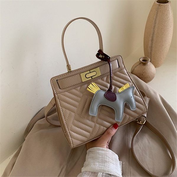 

new 2020 handbag kitten bag stylish embroidered rhomb shoulder bag fashion ph-cfy2006014