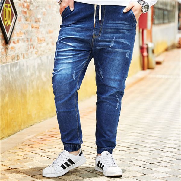 

2019 men new peking opera mask embroidered elastic waist drawstring jeans fashion male denim trousers plus size 5xl 6xl 7xl 8xl, Blue