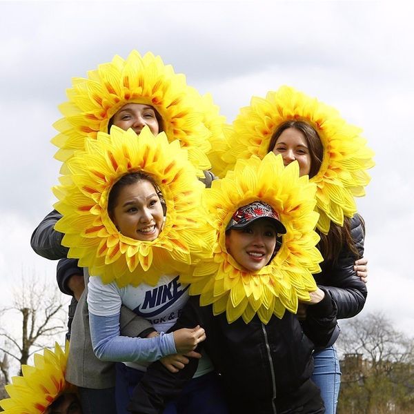 

show own face's flower festival celebration funny props props flowers for children's games dance performance sunflower prop
