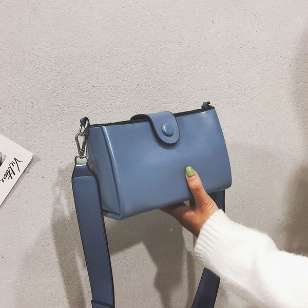 

2019 new one-shoulder small square bags female retro wide shoulderrap small square pack shoulder bag crossbody package