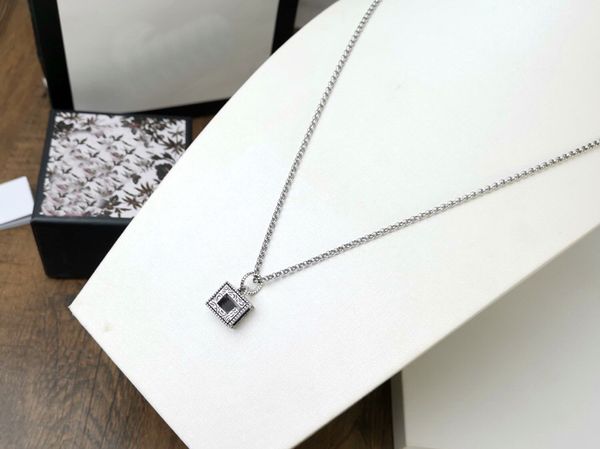 

Colares com Pingente shinewto