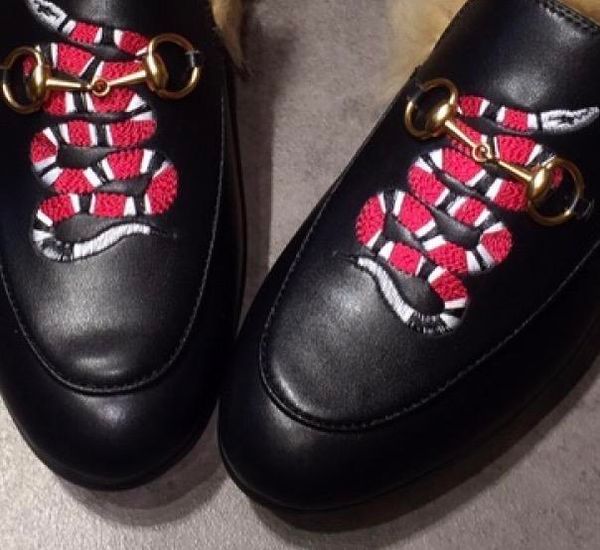 

2018 brand mules princetown men women fur slippers mules flats genuine leather luxury designer fashion metal chain ladies casual shoes l14, Black