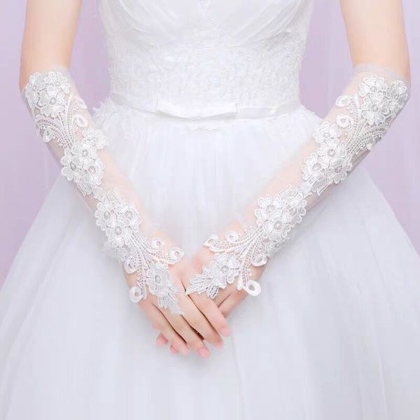 2020 ultimi eleganti guanti da sposa in pizzo con tulle morbido e applique in pizzo bianco Gants da sposa spedizione gratuita