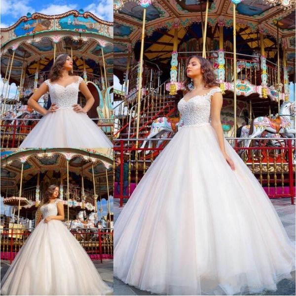 Plus Size Ball Gown Abiti da sposa 2019 Maternità Boemia Abiti da sposa Appliques in pizzo Maniche ad aletta Collo trasparente Abito da sposa arabo