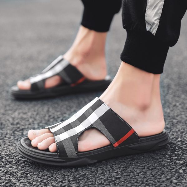 

2019 summer selling trend breathable open toe anti-slip england casual buckle line-styled plaid slippers men p, Black