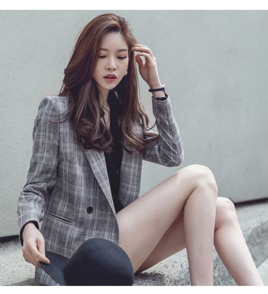 

korean version of the spring and autumn fashion temperament wild plaid long-sleeved blazer + shorts suit, White
