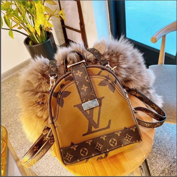 

2020 new ladies classic handbag ladies wild shoulder bag women business bag messenger bag leather backpack