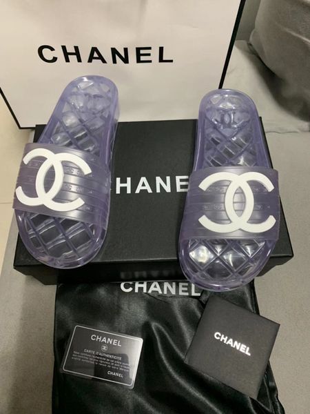 

2020 летних дизайнерских сандалии моды бренд мужчины и женщины случайных сандалий пляж толстого дна тапочки прозрачные цветные женские тапочки